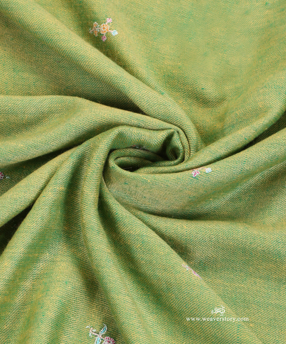Green_Pure_Pashmina_Shawl_With_Ikat_Weaving_And_Soznikari_Booti_WeaverStory_06