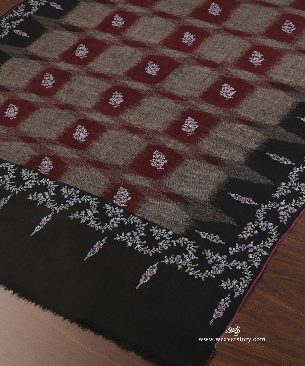 Black_Pure_Pashmina_Shwal_With_Ikat_Weaving_WeaverStory_04