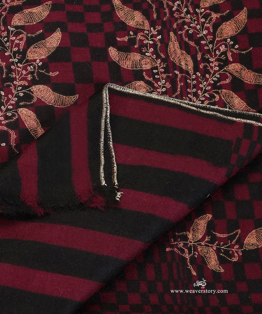 Black_And_Maroon_Pure_Pashmina_Checkered_Shawl_With_Soznikari_Needle_Work_And_Resham_Bootidar_Palla_WeaverStory_05