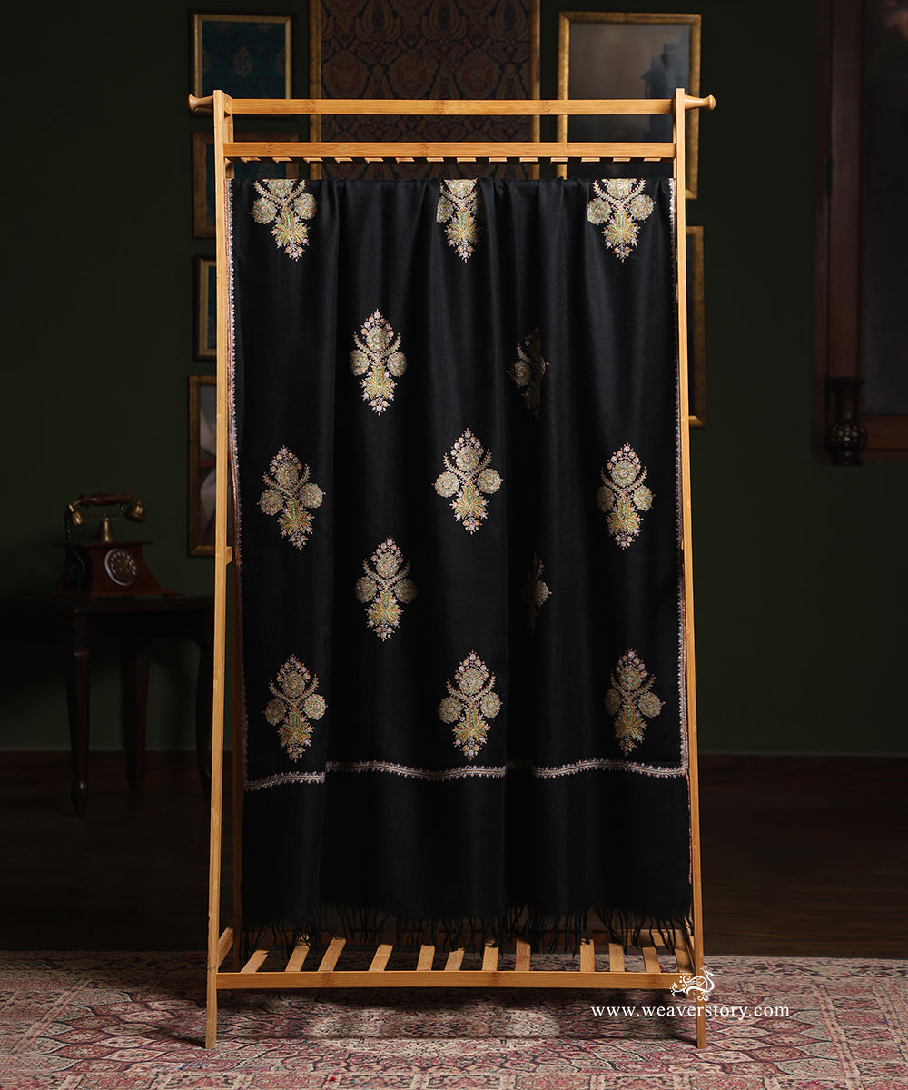 Black_Pure_Pashmina_Shawl_With_Golden_Soznikari_Booti_WeaverStory_02