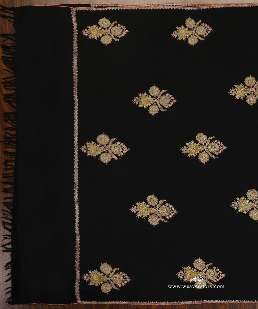 Black_Pure_Pashmina_Shawl_With_Golden_Soznikari_Booti_WeaverStory_03