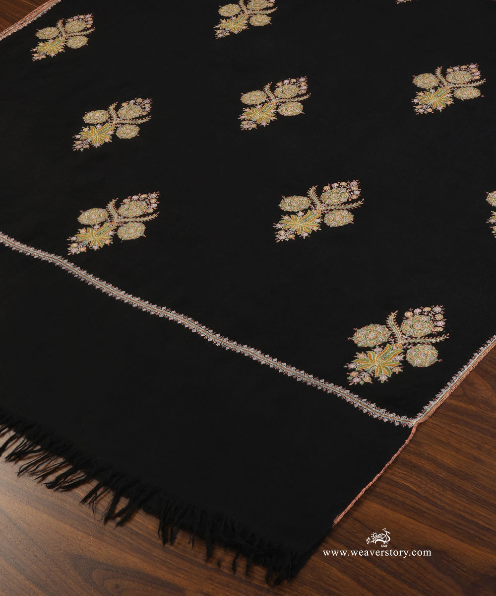 Black_Pure_Pashmina_Shawl_With_Golden_Soznikari_Booti_WeaverStory_04