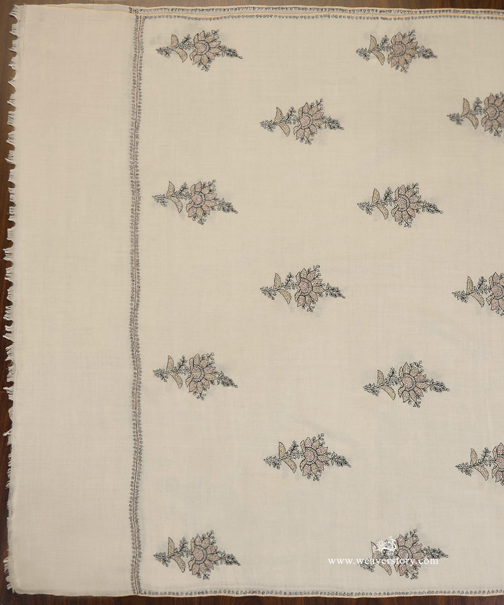 Cream_Pure_Pashmina_Shawl_With_Soznikari_Booti_WeaverStory_03
