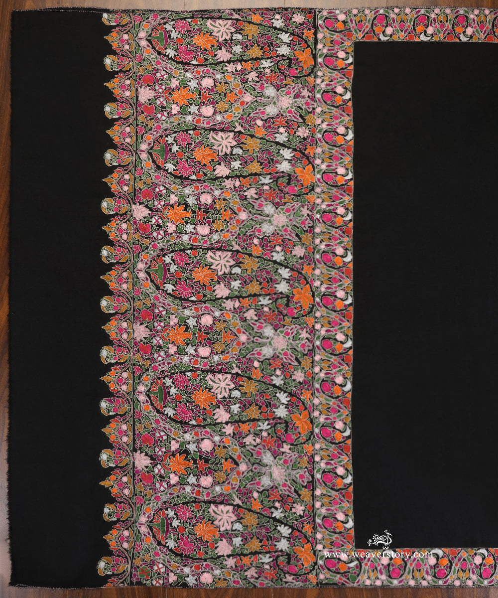 Black_Pure_Pashmina_Shawl_With_Paper_Mache_Jamawar_Palla_WeaverStory_03