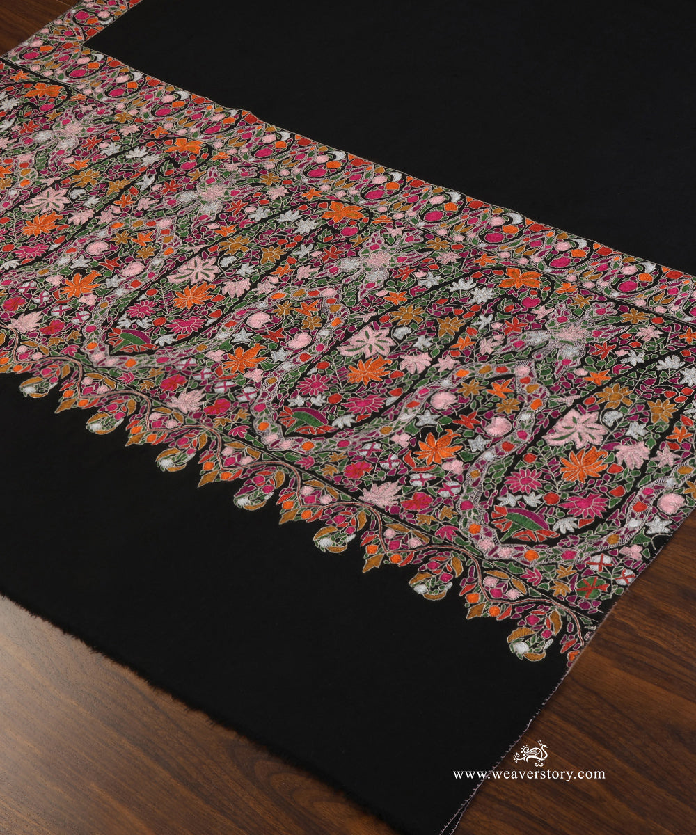Black_Pure_Pashmina_Shawl_With_Paper_Mache_Jamawar_Palla_WeaverStory_04