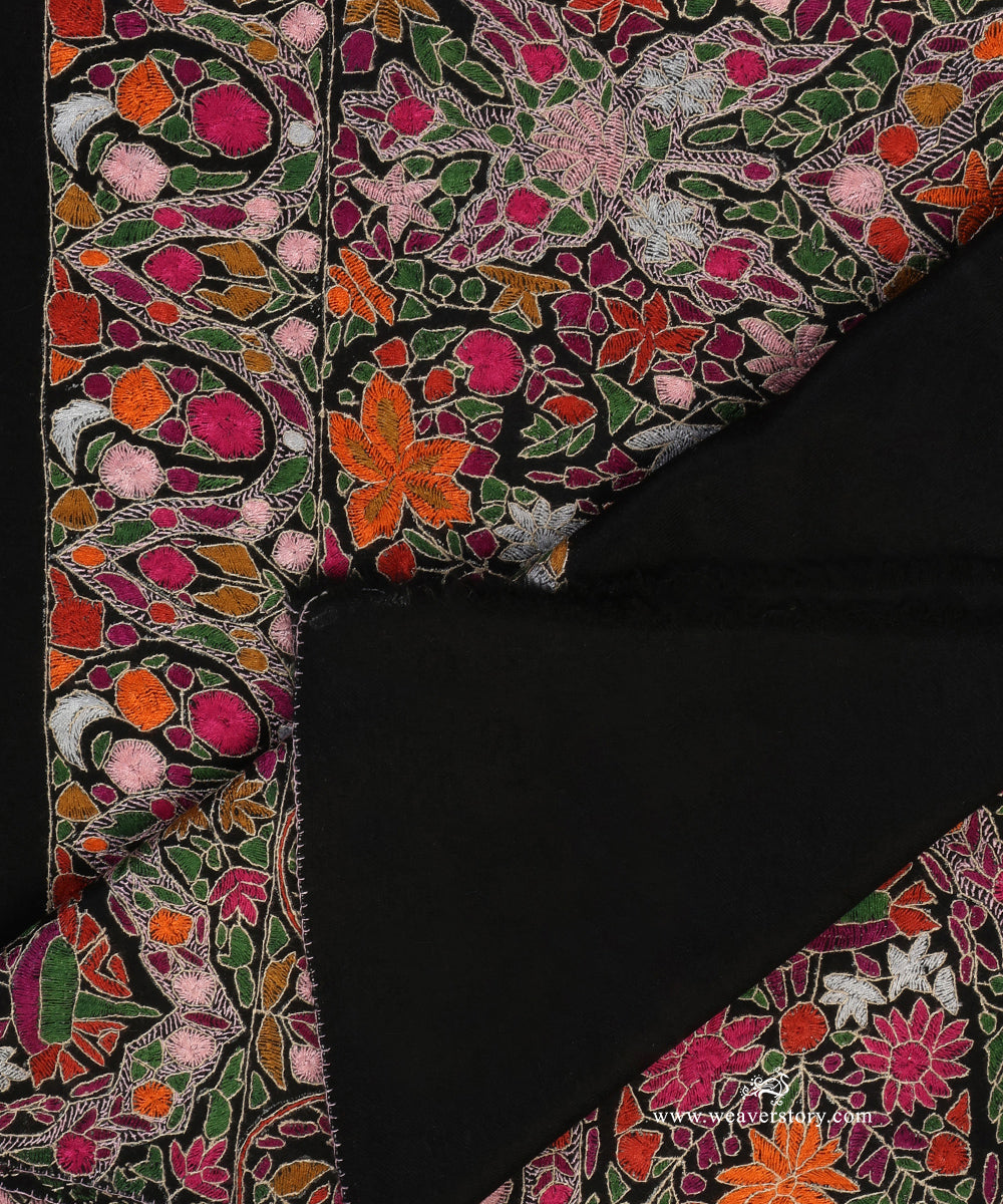 Black_Pure_Pashmina_Shawl_With_Paper_Mache_Jamawar_Palla_WeaverStory_05