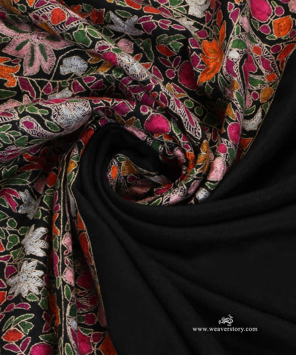 Black_Pure_Pashmina_Shawl_With_Paper_Mache_Jamawar_Palla_WeaverStory_06