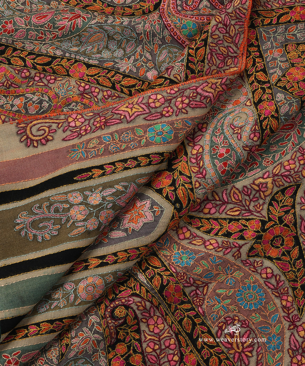 Grey_Handwoven_Gents_Hand_Paper_Mache_Pure_Pashmina_Shawl_With_Kalamkari_WeaverStory_04