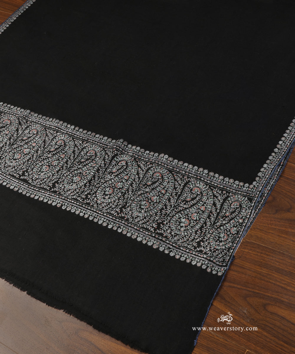 Black_Handwoven_Pure_Pashmina_Shawl_With_Soznikari_Border_WeaverStory_03