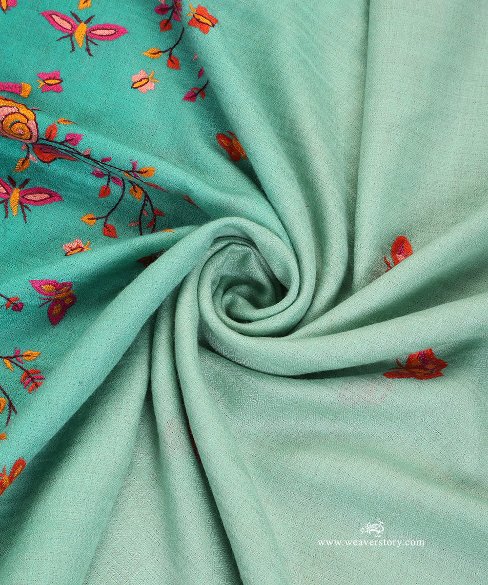 Blue_Ombre_Dyed_Pure_Pashmina_Stole_With_Paper_Mache_Floral_Motifs_WeaverStory_06