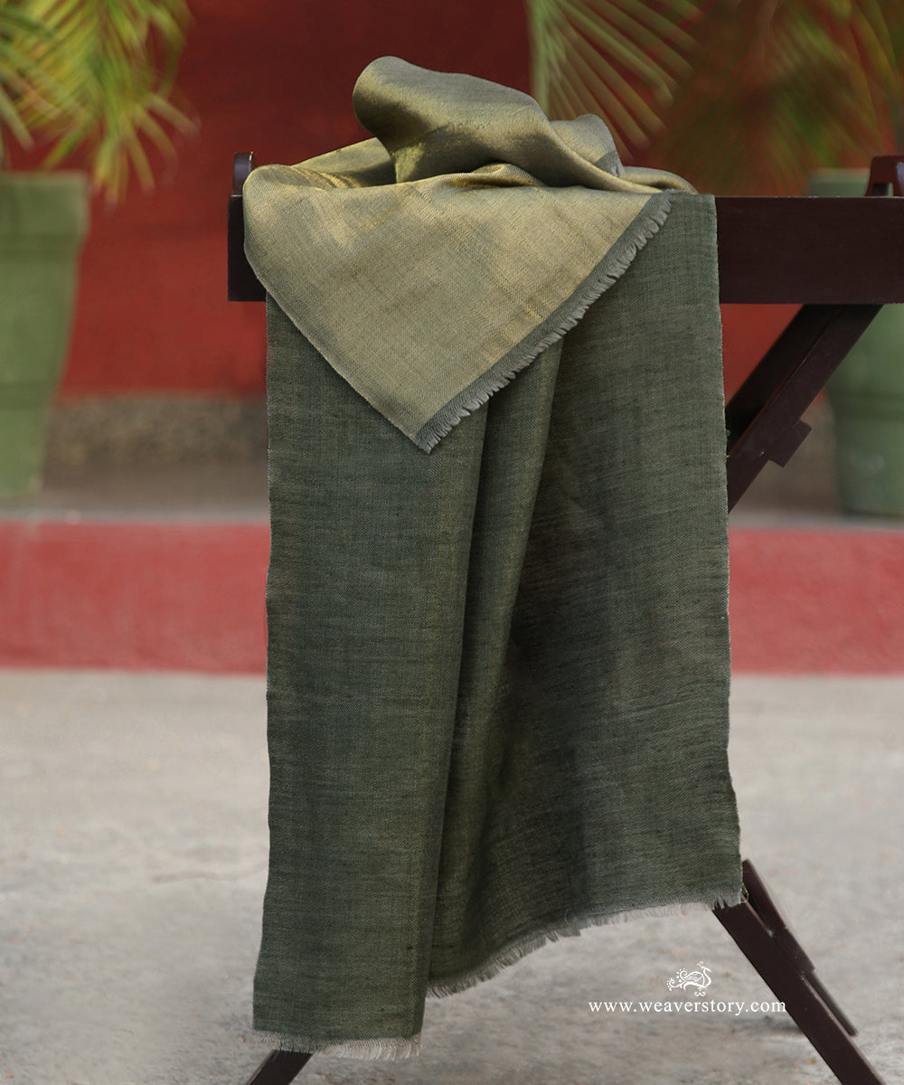 Grey_Zari_Handwoven_Double_Shade_Pure_Pashmina_Stole_WeaverStory_02