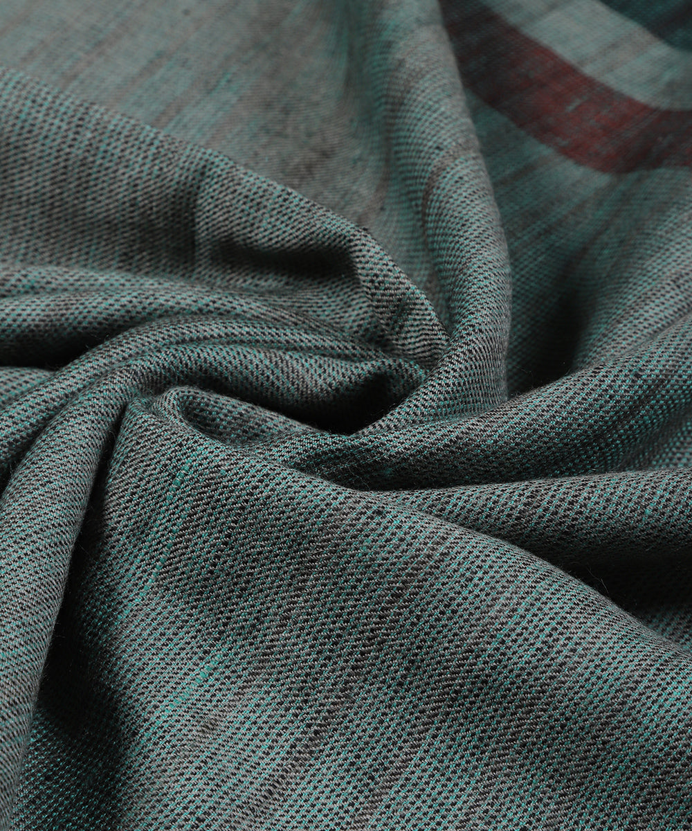 Black_And_Grey_Handwoven_Pure_Pashmina_Muffler_With_Ikat_Weaving_WeaverStory_04