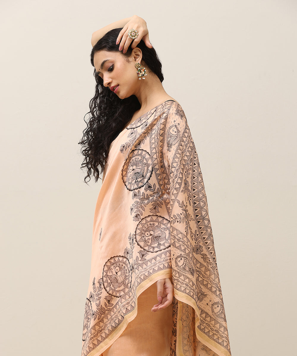 Handloom_Light_Peach_Chanderi_Handpainted_Madhubani_Saree_With_Black_Fish_Motifs_WeaverStory_02