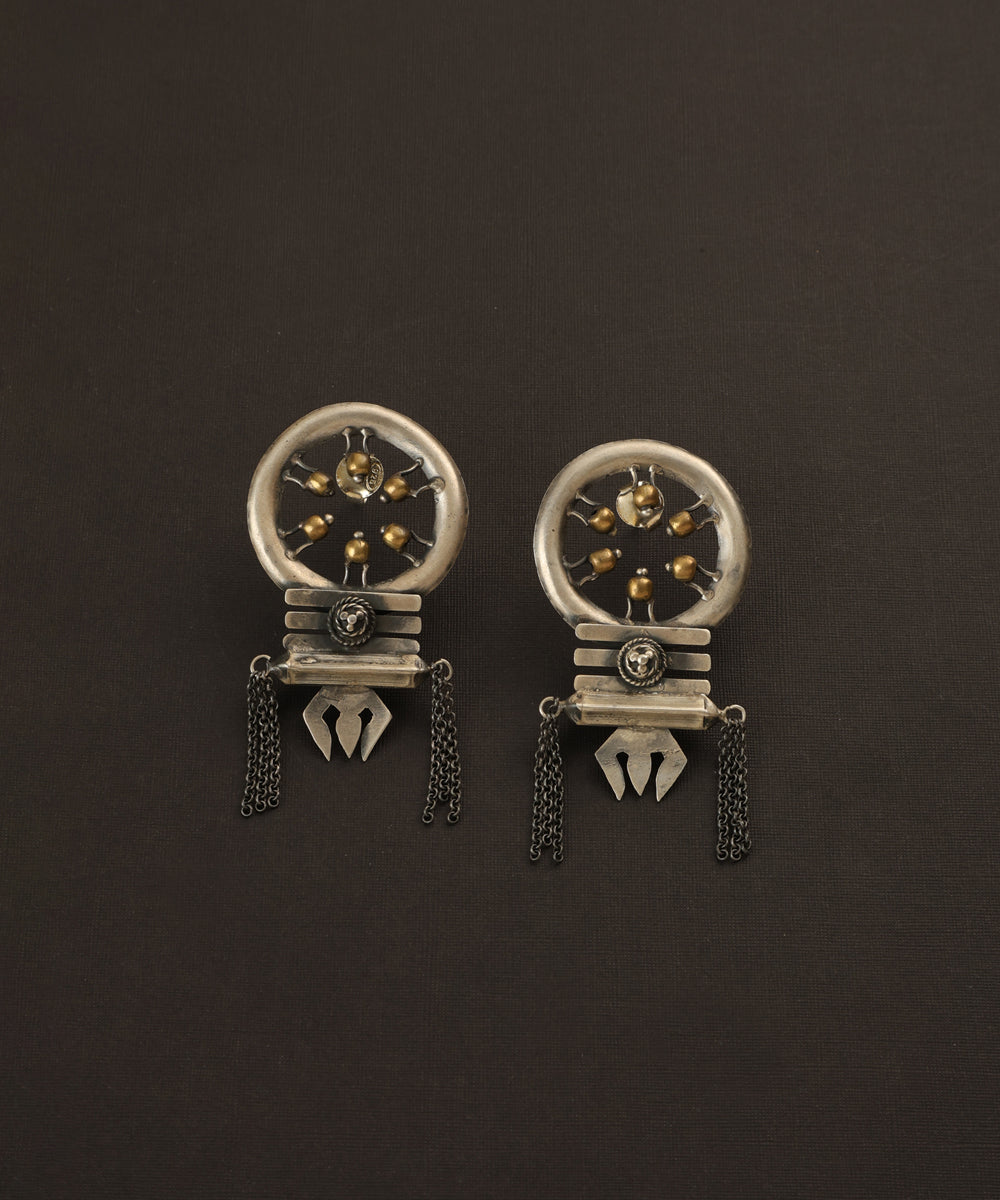 Diyanah_Handcrafted_Oxidised_Pure_Silver_Earrings_WeaverStory_02