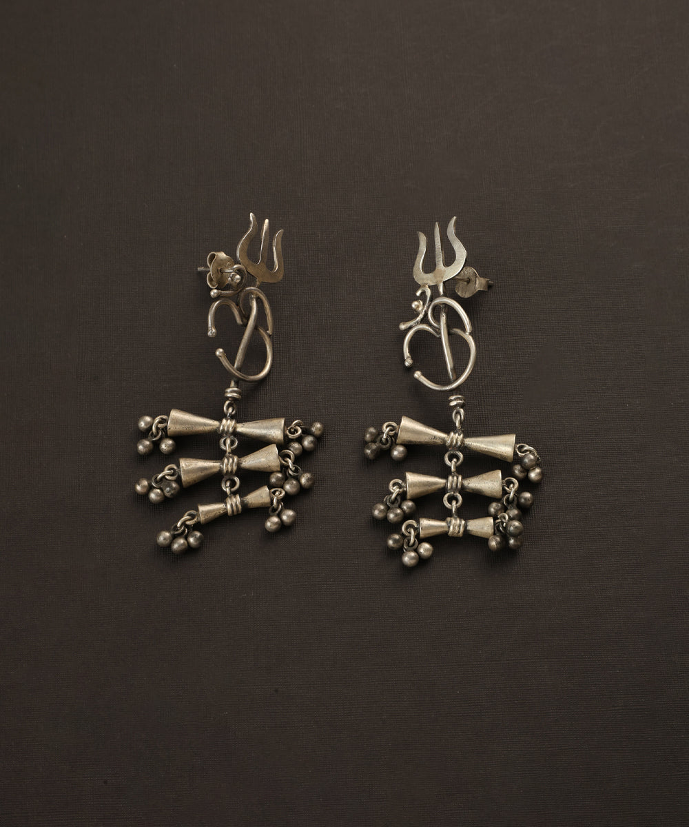 Safwan_Handcrafted_Oxidised_Pure_Silver_Trishul_Earrings_WeaverStory_02