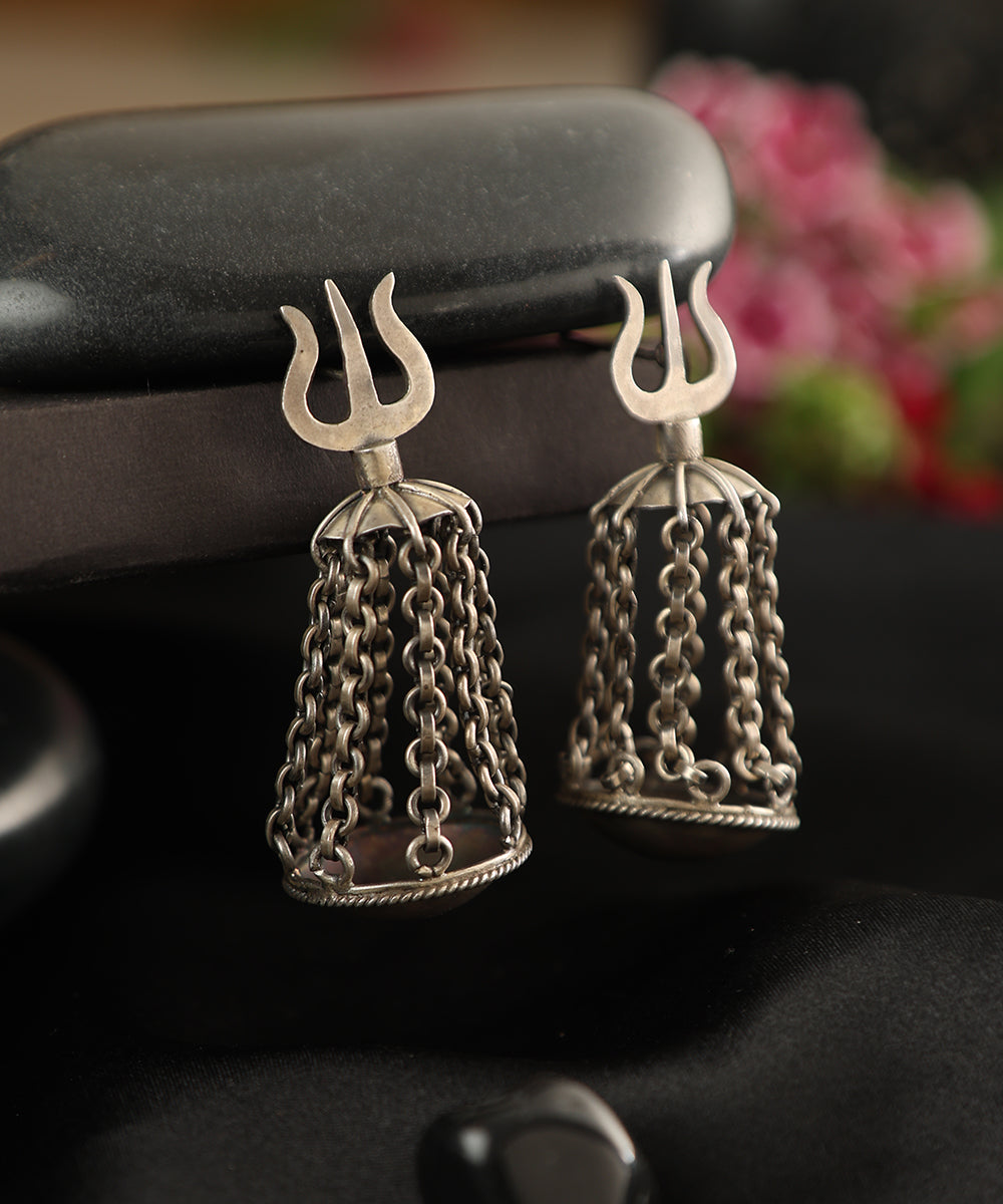 Lakhsha_Handcrafted_Oxidised_Pure_Silver_Trident_Earrings_WeaverStory_01