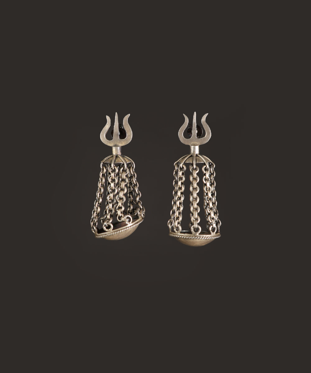 Lakhsha_Handcrafted_Oxidised_Pure_Silver_Trident_Earrings_WeaverStory_02