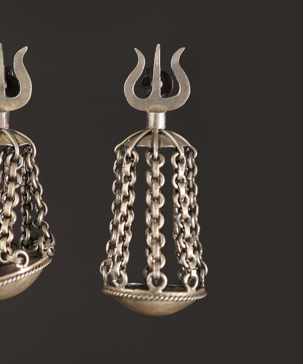Lakhsha_Handcrafted_Oxidised_Pure_Silver_Trident_Earrings_WeaverStory_03