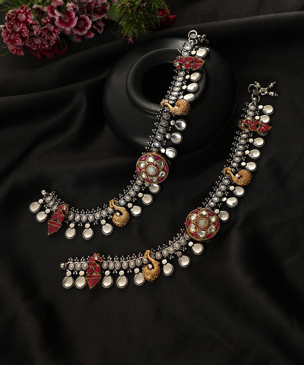 Ezhil_Handcrafted_Oxidised_Pure_Silver_Anklets_With_Peacock_Motifs_WeaverStory_01