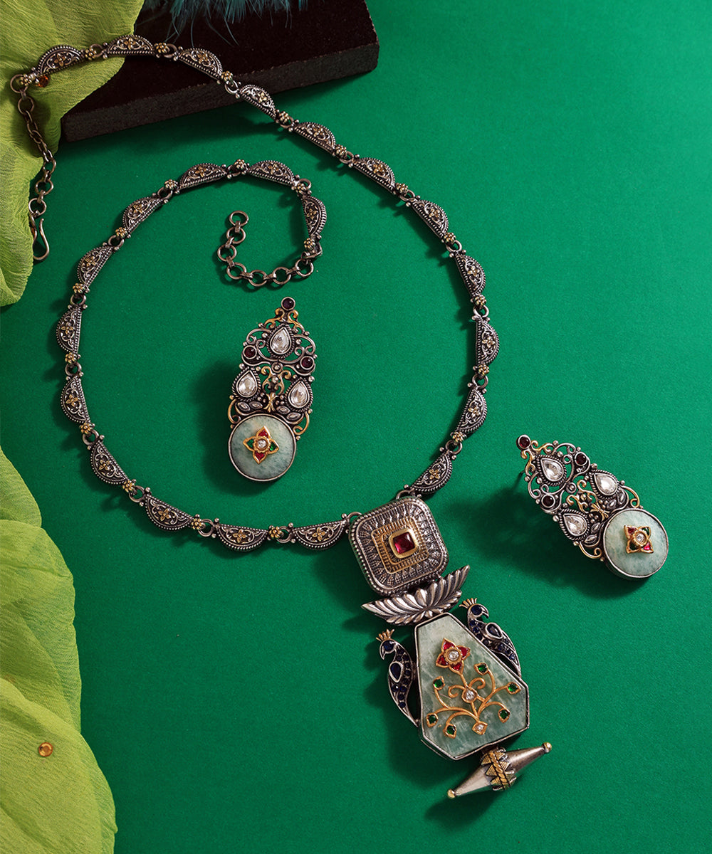 Muniya_Handcrafted_Oxidised_Pure_Silver_Kundan_Necklace_Sets_WeaverStory_01