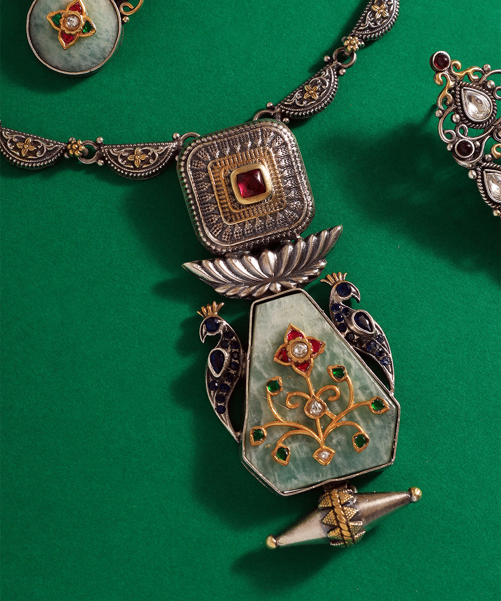 Muniya_Handcrafted_Oxidised_Pure_Silver_Kundan_Necklace_Sets_WeaverStory_02