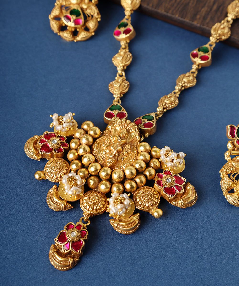 Aisha_Handcrafted_Golden_Pure_Silver_Kundan_Necklace_Set_WeaverStory_02