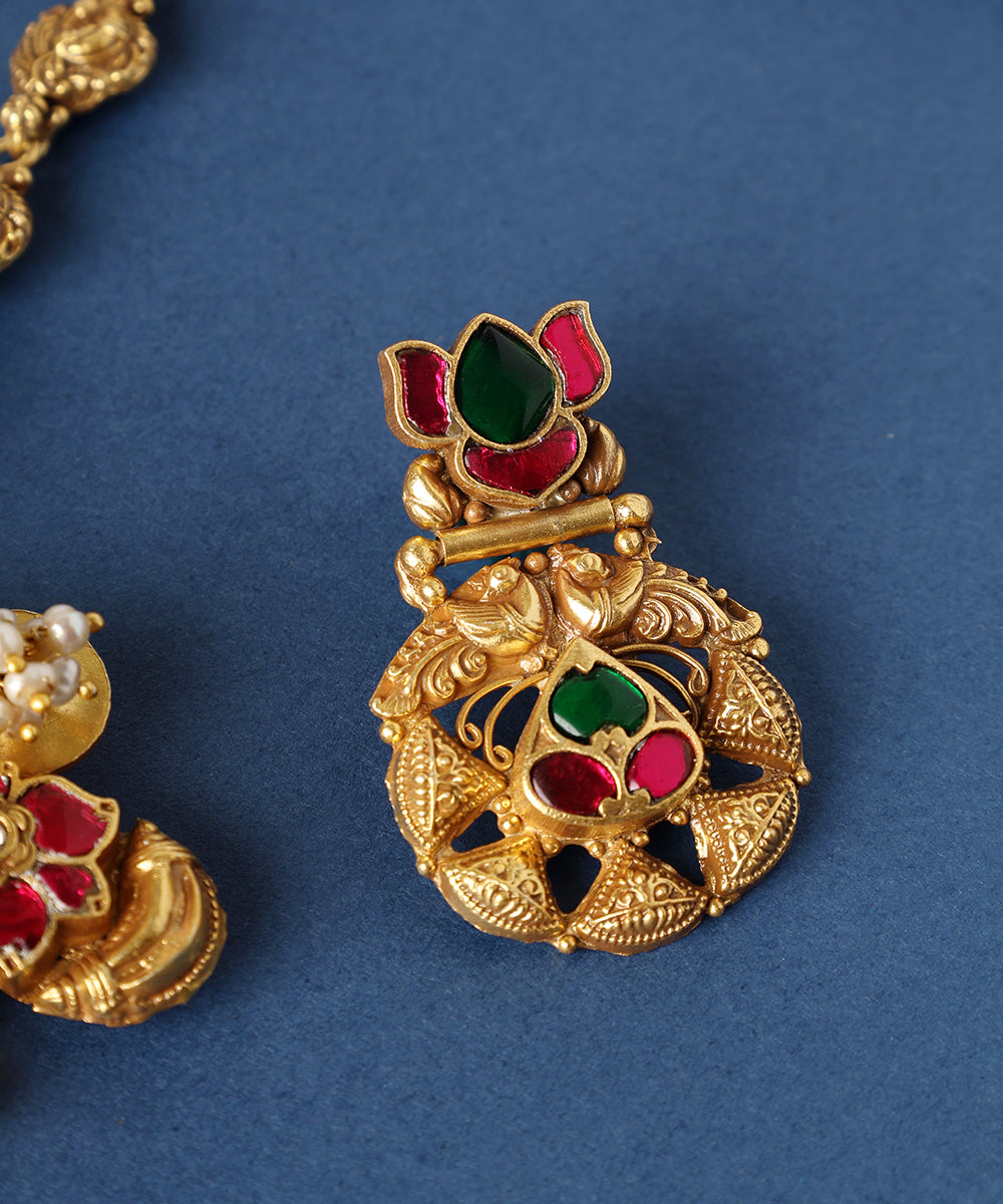 Aisha_Handcrafted_Golden_Pure_Silver_Kundan_Necklace_Set_WeaverStory_03
