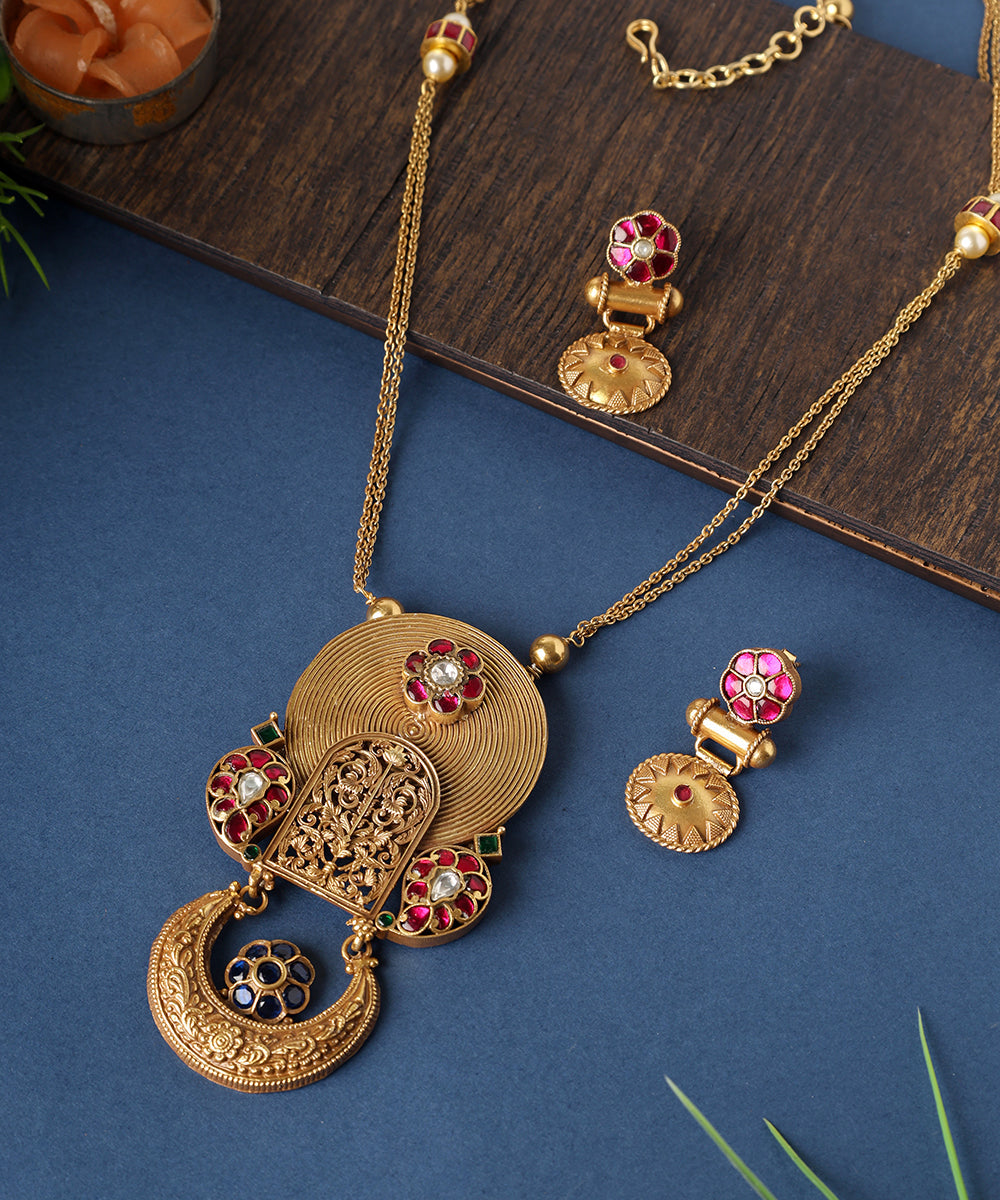 Dalia_Handcrafted_Golden_Pure_Silver_Necklace_Set_With_Kundan_WeaverStory_01