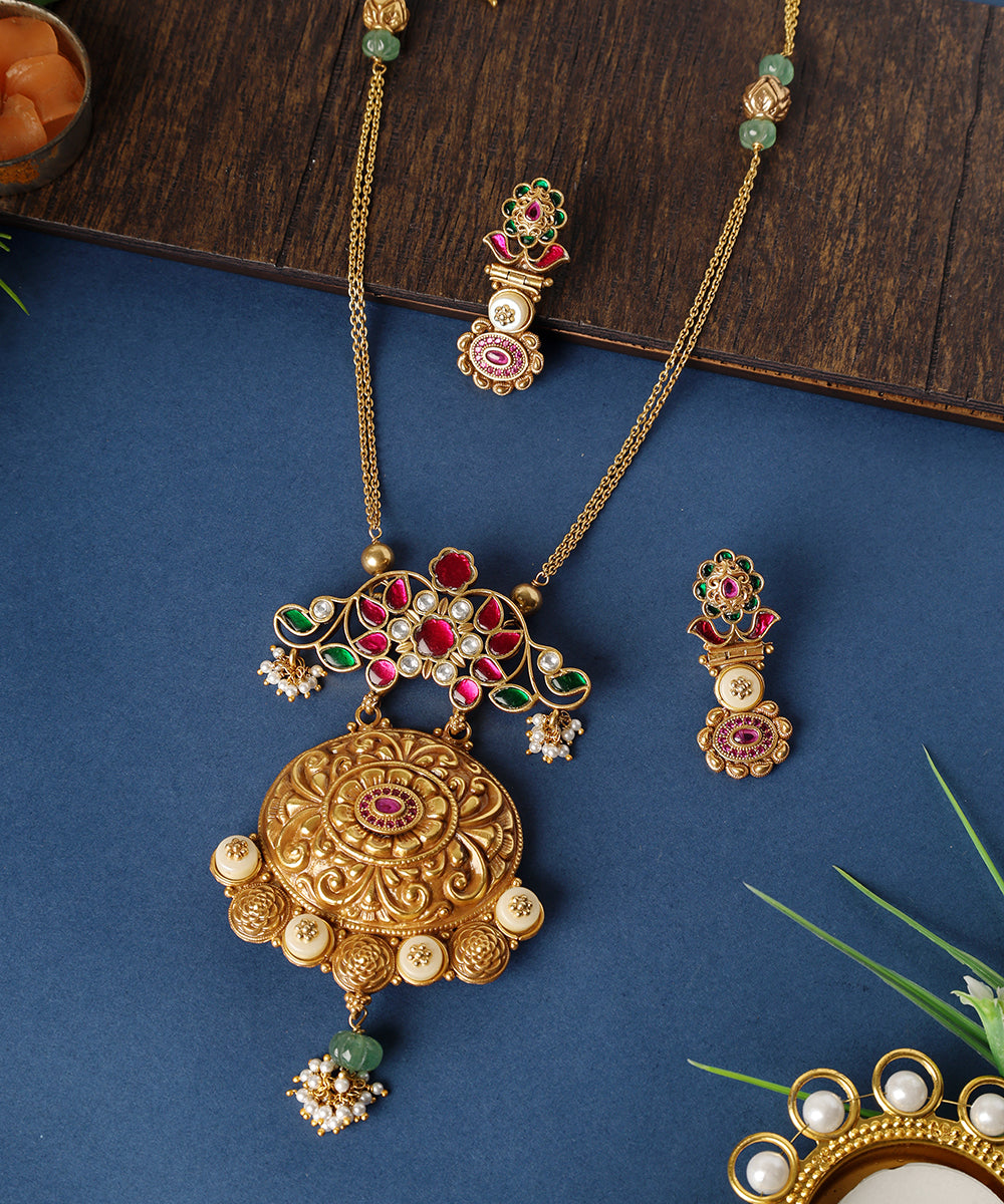 Faiza_Handcrafted_Golden_Pure_Silver_Necklace_Set_With_Kundan_WeaverStory_01