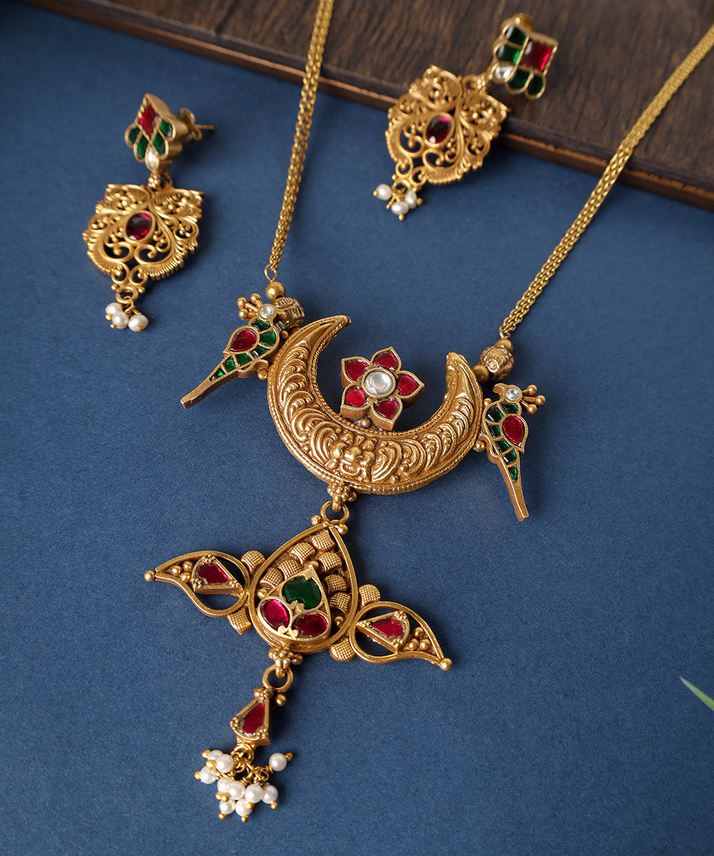 Farrah_Handcrafted_Golden_Pure_Silver_Necklace_Set_With_Kundan_WeaverStory_02