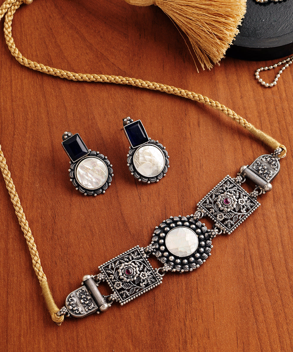 Mona_Handcrafted_Oxidised_Pure_Silver_Necklace_Set_WeaverStory_01