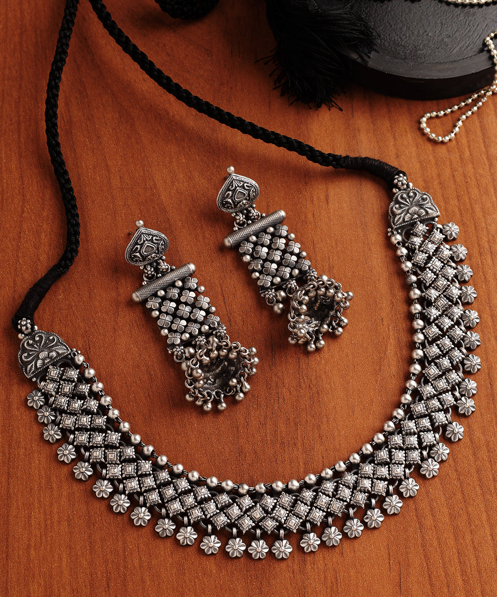 Munira_Handcrafted_Oxidised_Pure_Silver_Necklace_Set_WeaverStory_01