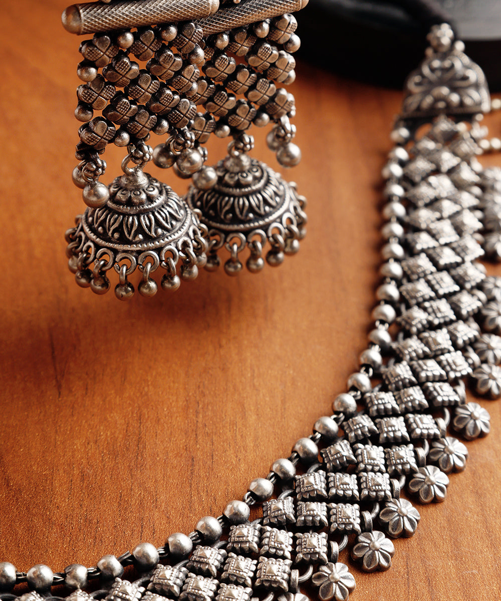 Munira_Handcrafted_Oxidised_Pure_Silver_Necklace_Set_WeaverStory_03