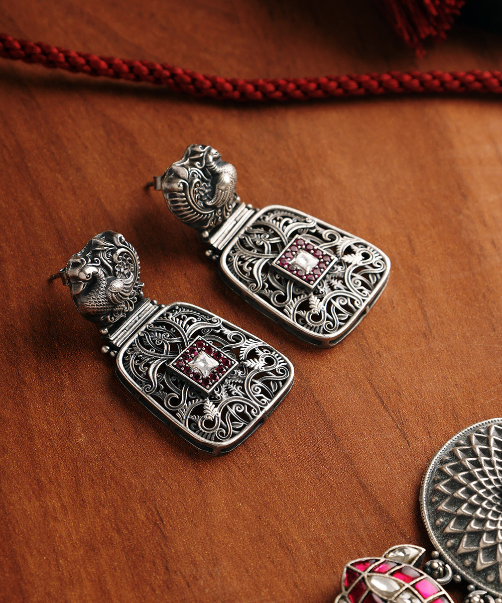 Nada_Handcrafted_Oxidised_Pure_Silver_Necklace_Set_With_Kundan_WeaverStory_03