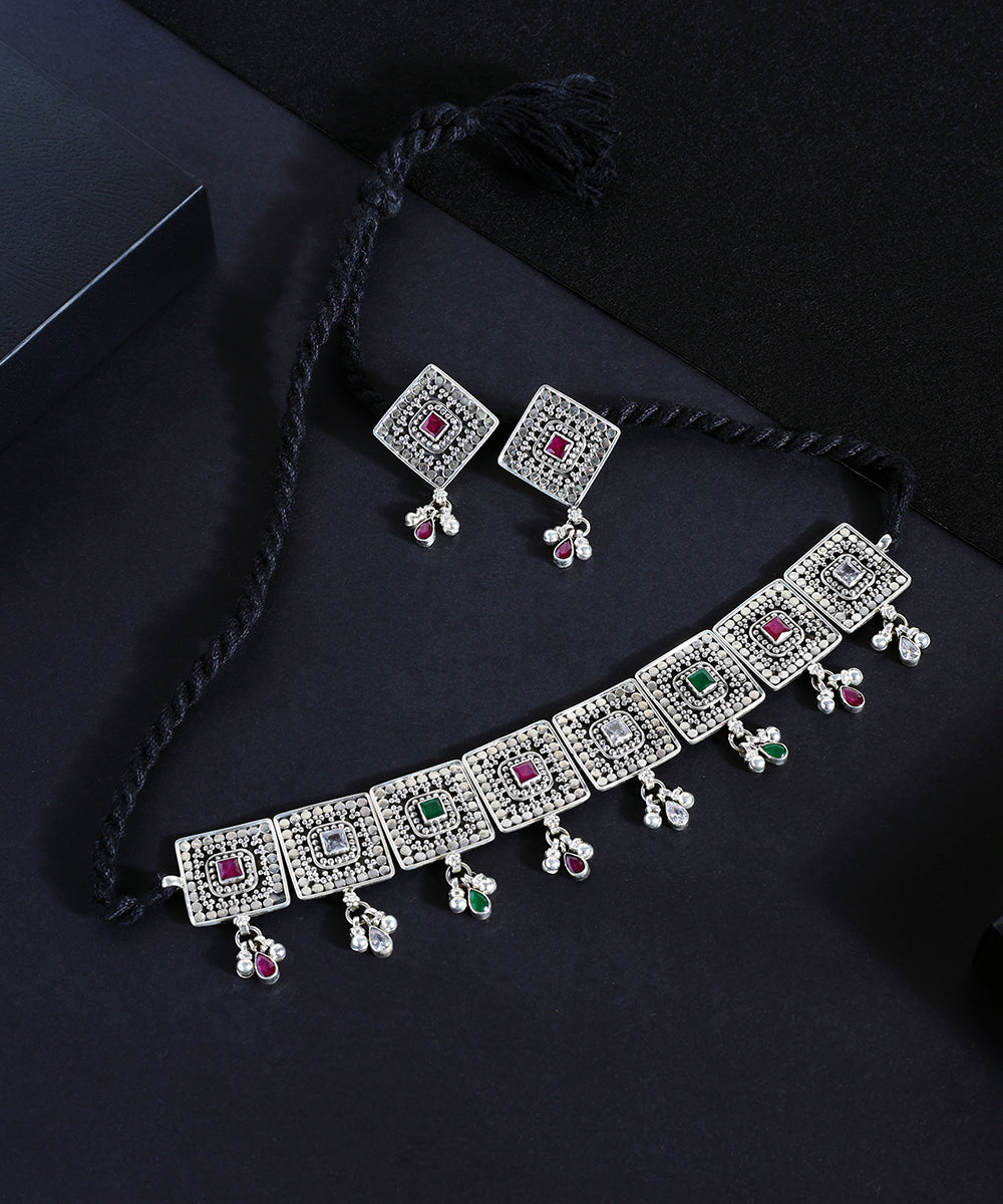 Nargis_Handcrafted_Oxidised_Pure_Silver_Necklace_With_Ruby_And_Onyx_WeaverStory_01