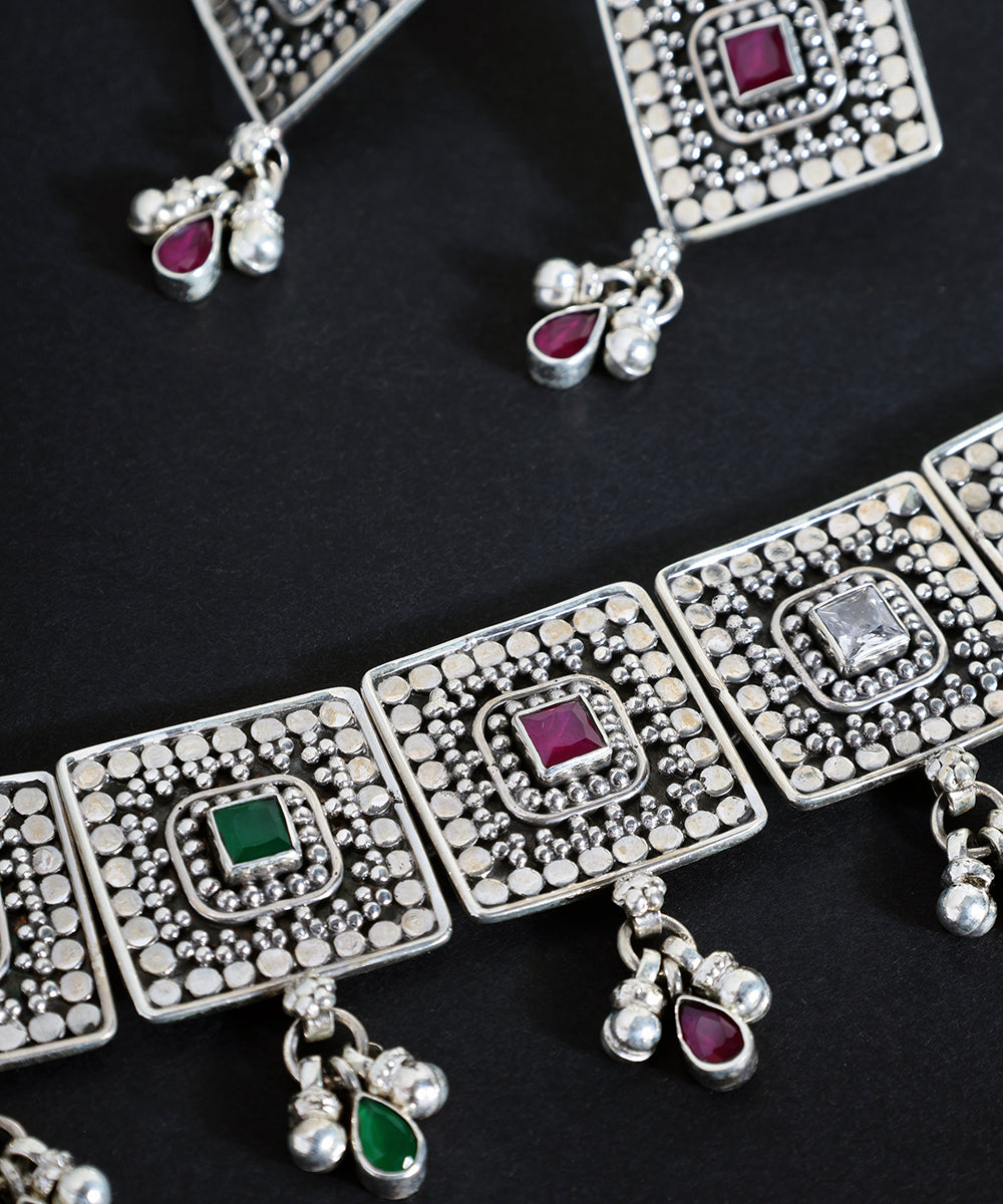 Nargis_Handcrafted_Oxidised_Pure_Silver_Necklace_With_Ruby_And_Onyx_WeaverStory_02