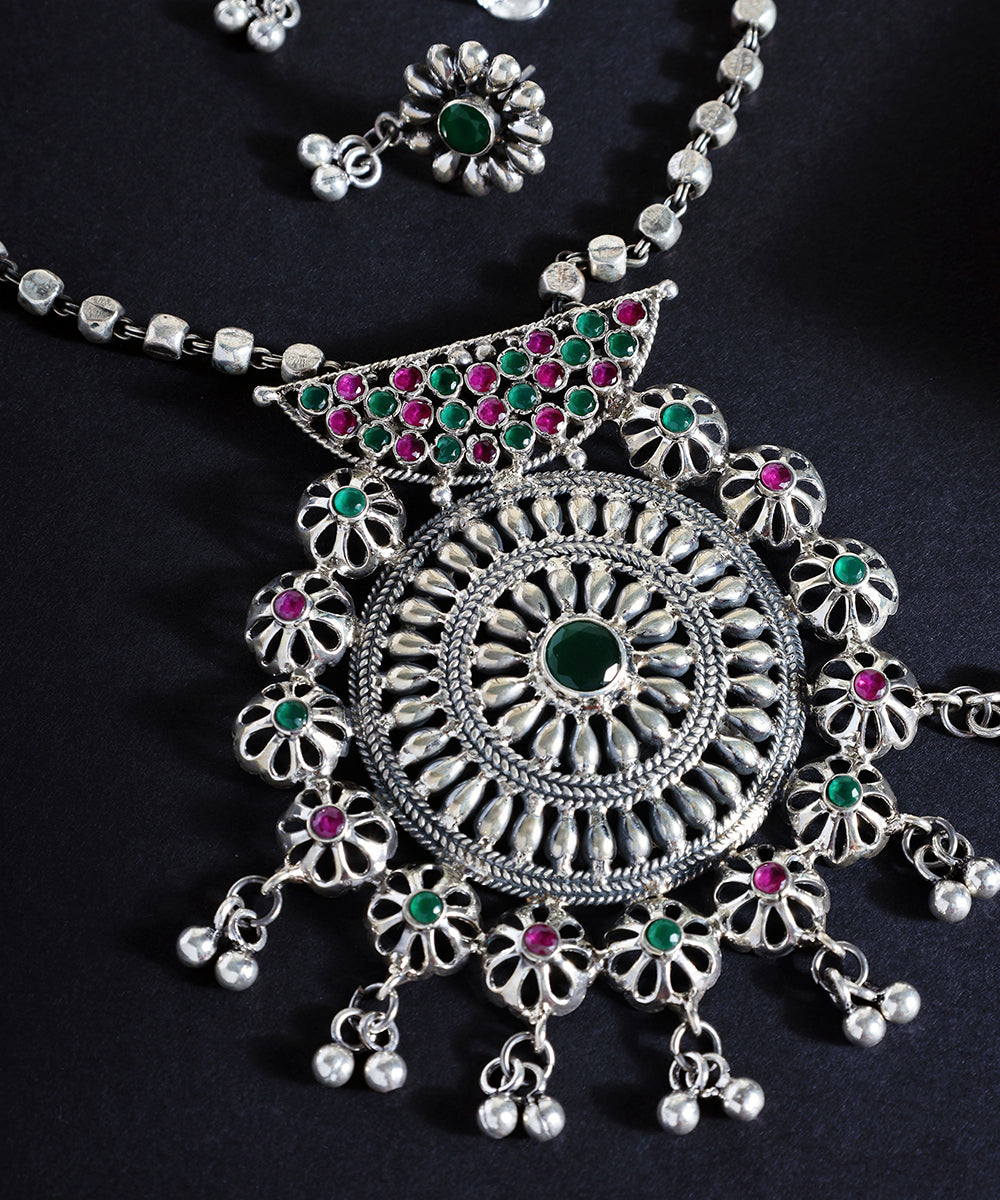 Noushin_Handcrafted_Oxidised_Pure_Silver_Necklace_With_Onyx_And_Ruby_WeaverStory_02