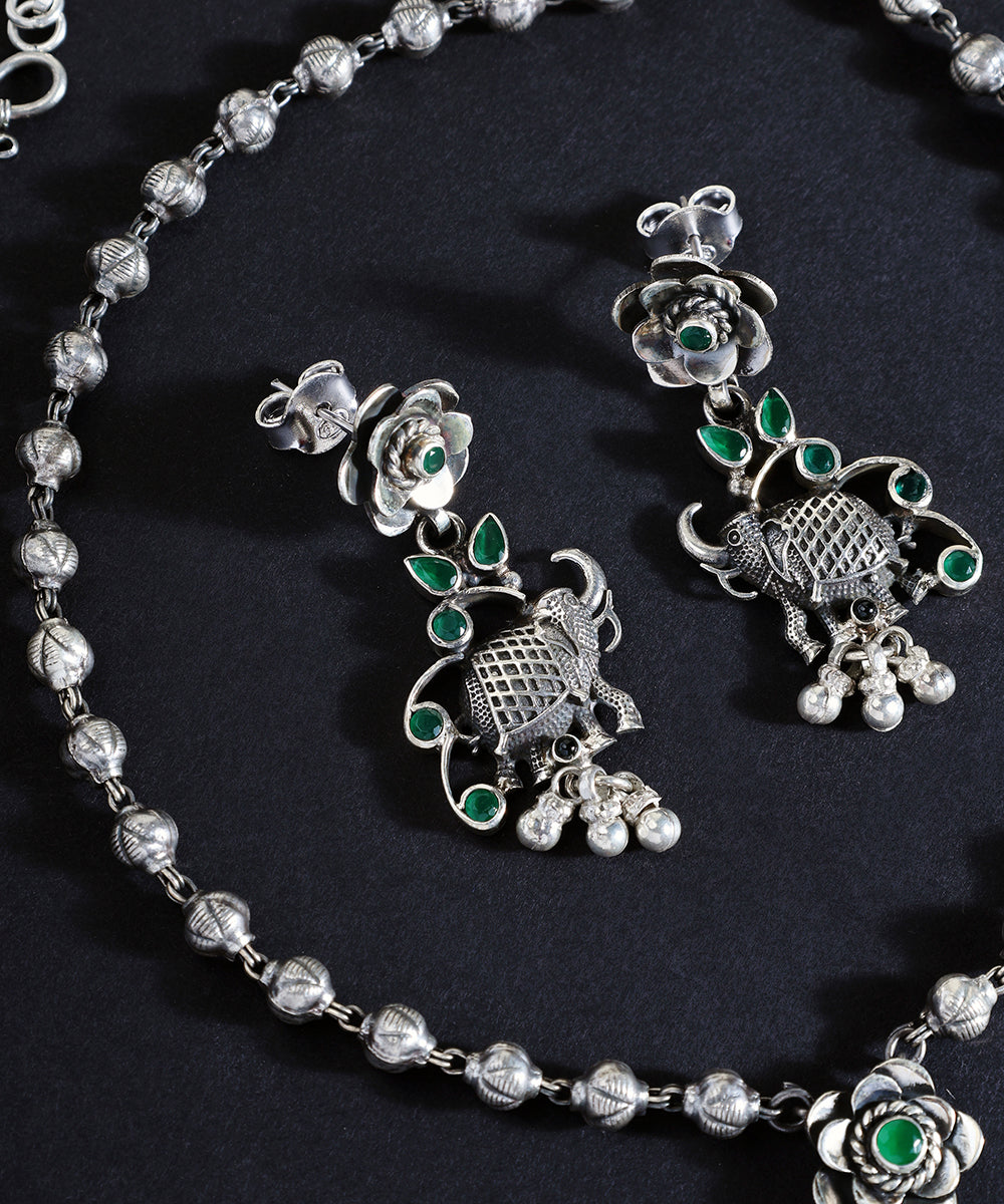 Roshanak_Handcrafted_Oxidised_Pure_Silver_Necklace_Set_With_Onyx_WeaverStory_02