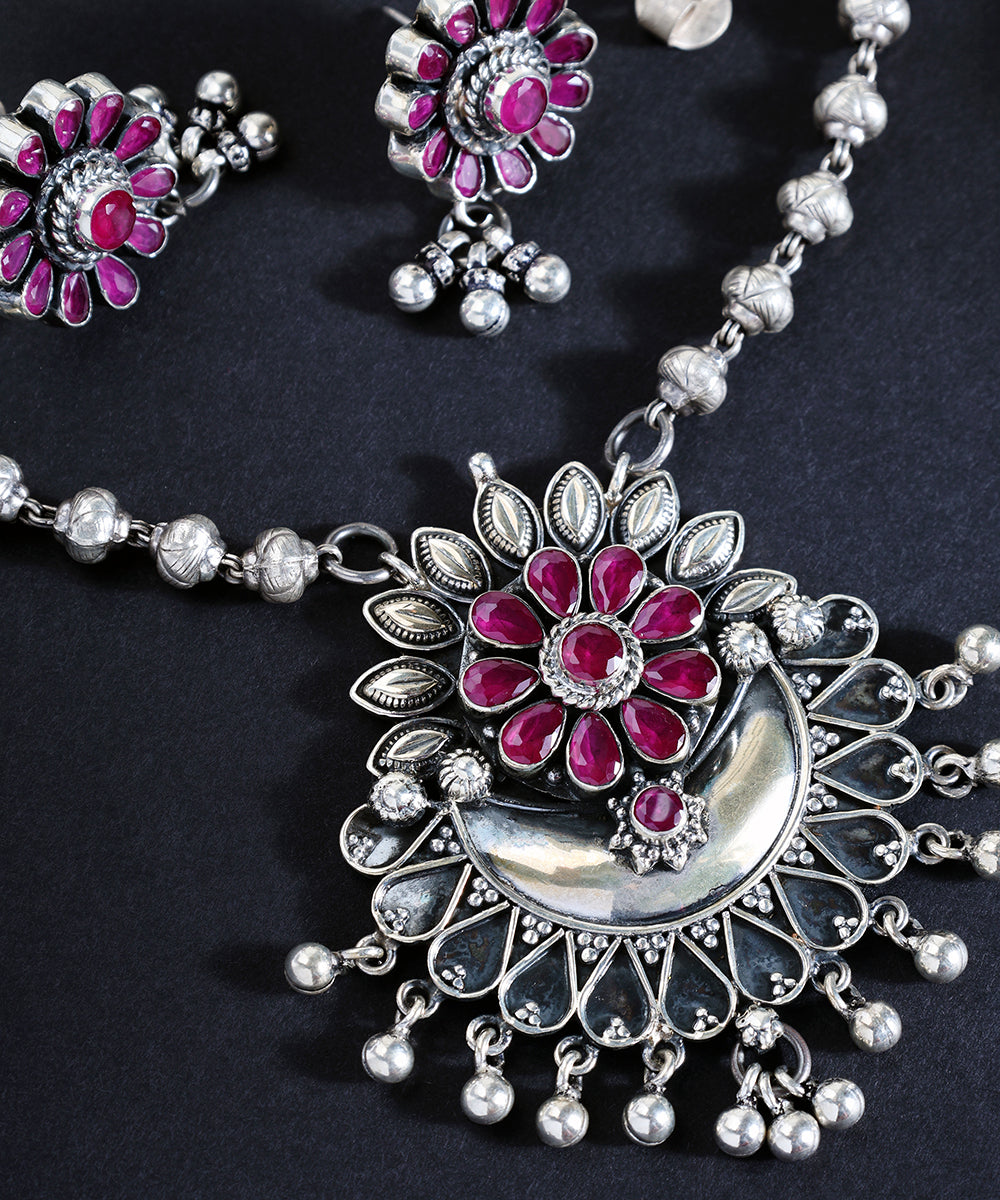 Shaima_Noushin_Handcrafted_Oxidised_Pure_Silver_Necklace_Set_With_Onyx_WeaverStory_02