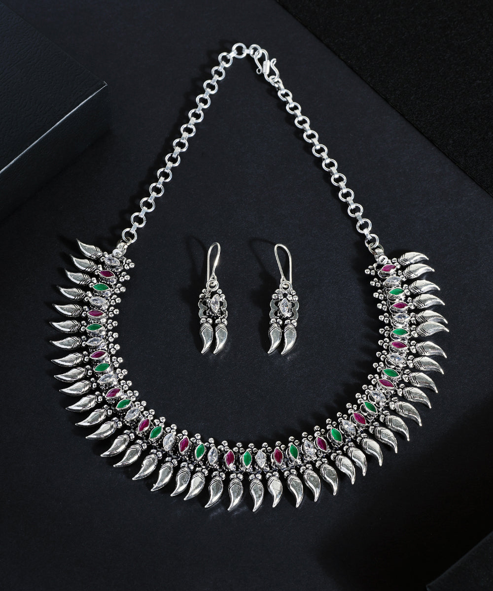 Parveen_Handcrafted_Oxidised_Pure_Silver_Necklace_Set_With_Ruby_And_Onyx_WeaverStory_01