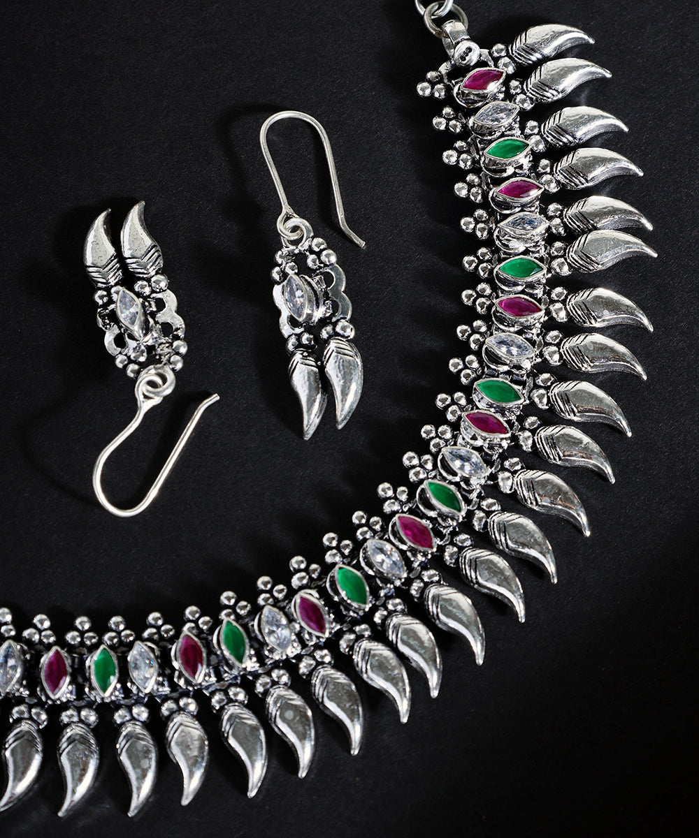 Parveen_Handcrafted_Oxidised_Pure_Silver_Necklace_Set_With_Ruby_And_Onyx_WeaverStory_02