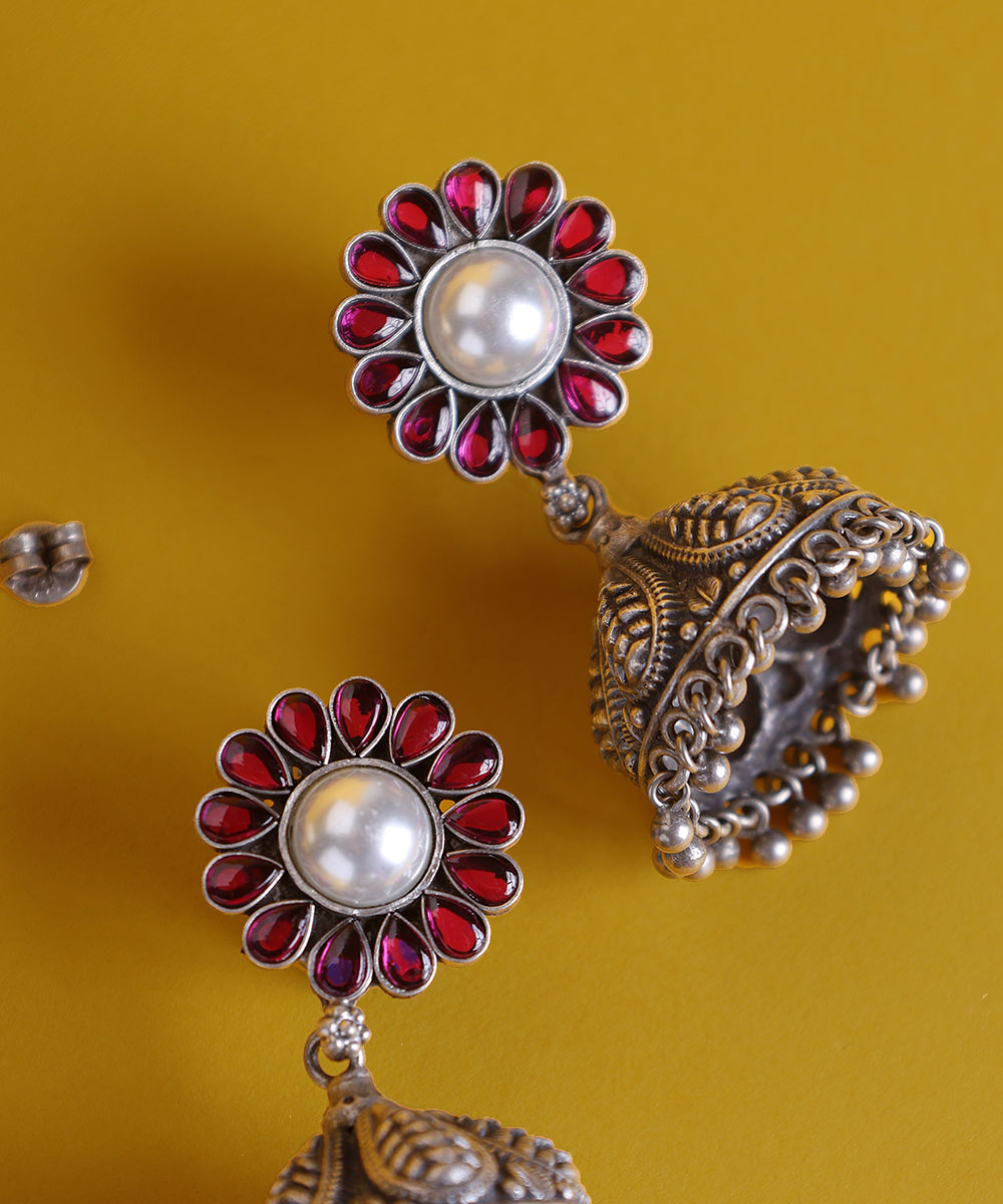 Kavya_Handcrafted_Oxidised_Pure_Silver_Earrings_With_Kempstones_In_Floral_Motifs_WeaverStory_02