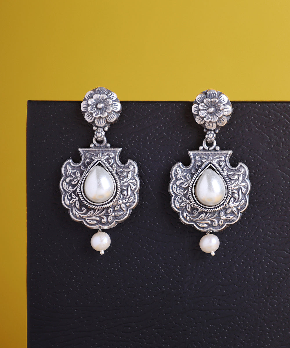 Rashida_Handcrafted_Oxidised_Pure_Silver_Earrings_With_Kempstones_And_Pearls_WeaverStory_01