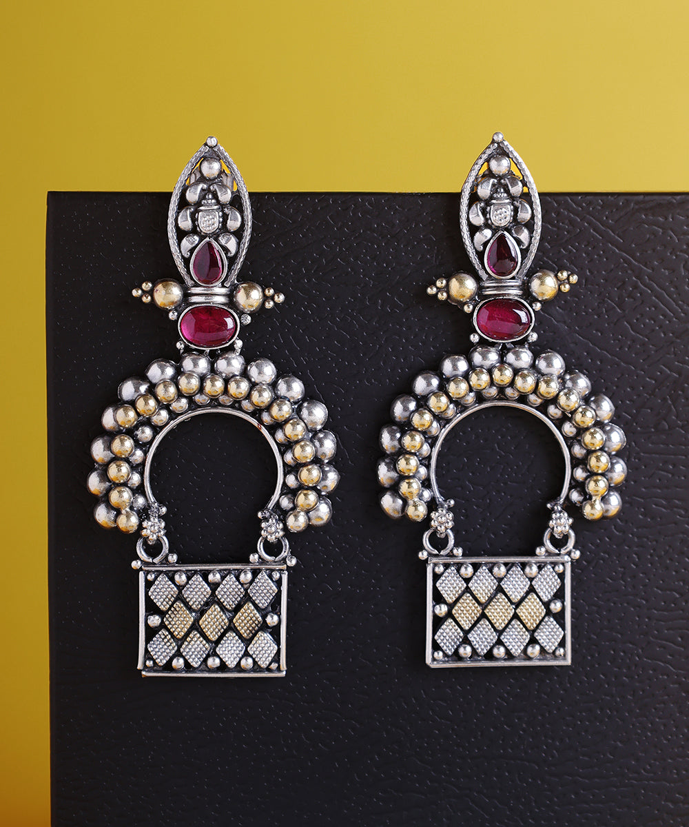 Rooh_Handcrafted_Oxidised_Pure_Silver_Earrings_With_Kempstones_WeaverStory_01
