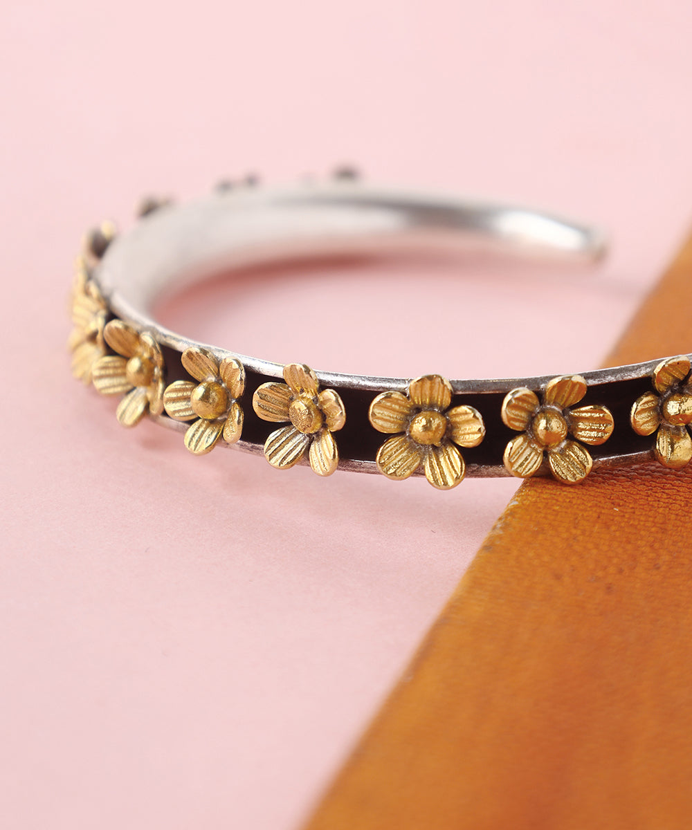 Viti_Handcrafted_Pure_Silver_Floral_Motifs_Kada_WeaverStory_02