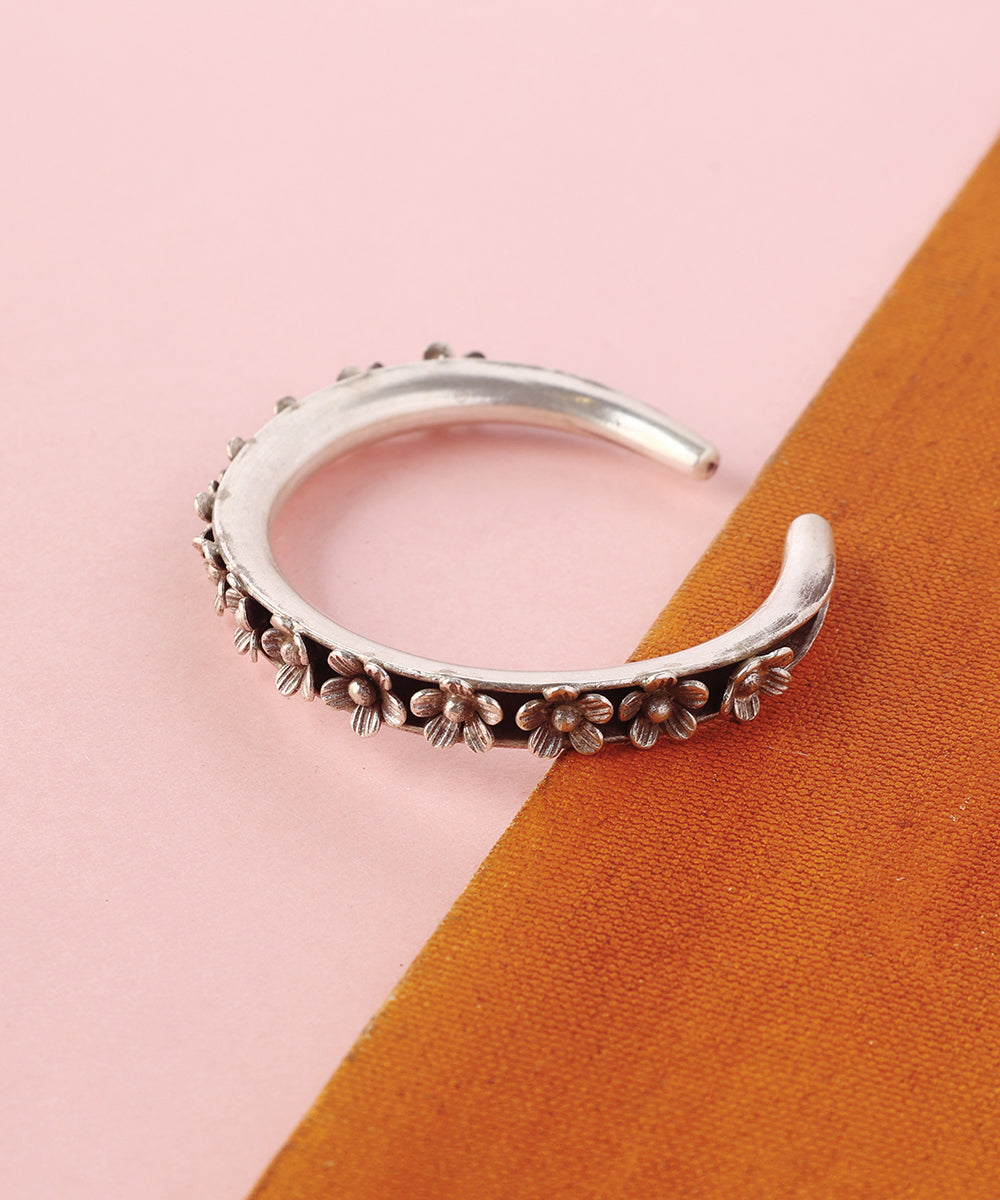 Aura_Handcrafted_Pure_Silver_Floral_Kada_WeaverStory_01