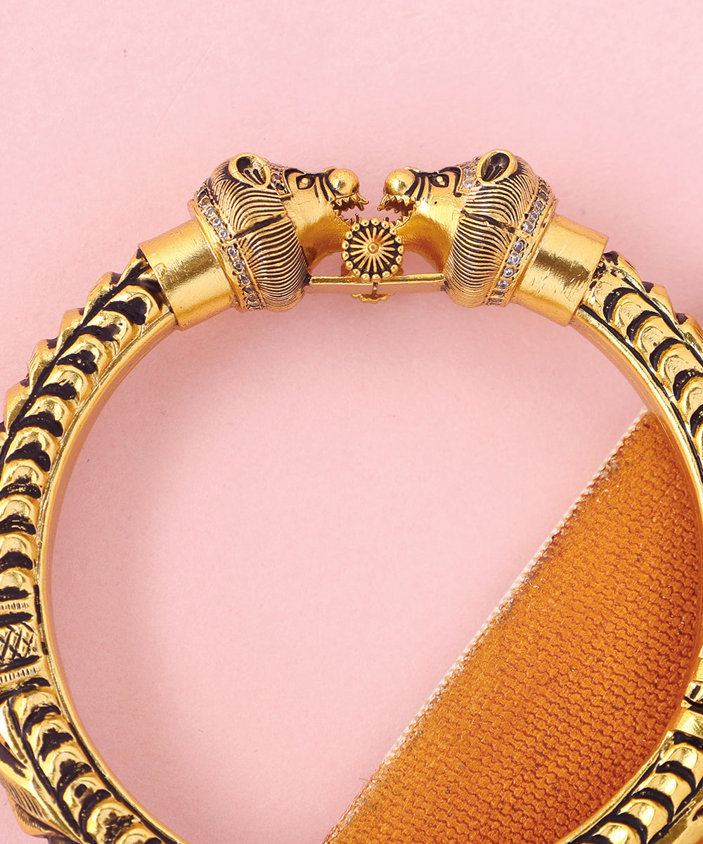 Vanya_Handcrafted_Pure_Silver_Makara_Kada_WeaverStory_02