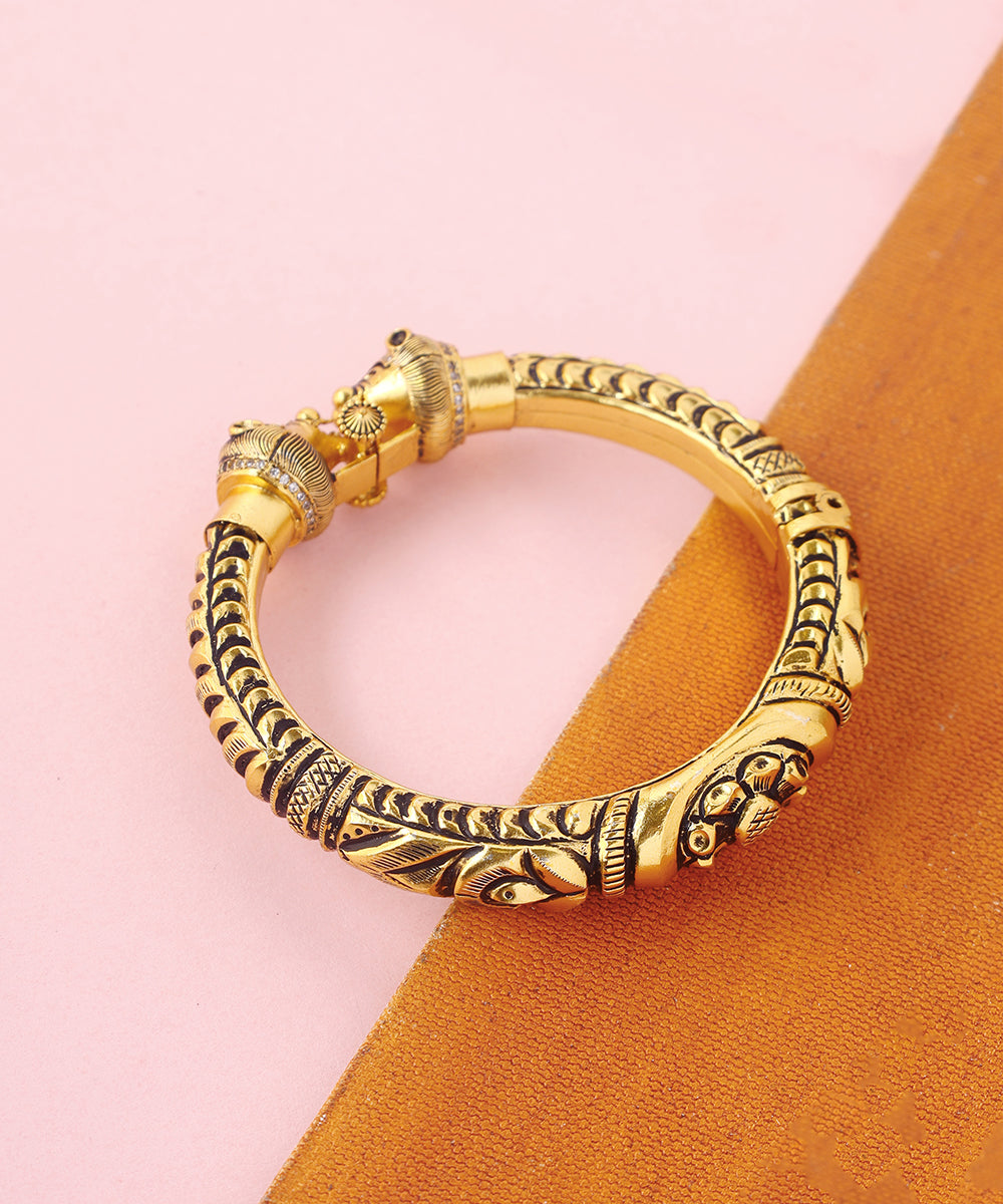 Vanya_Handcrafted_Pure_Silver_Makara_Kada_WeaverStory_03