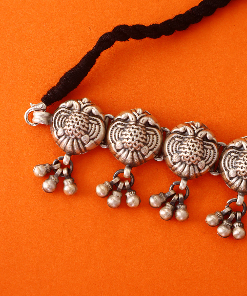 Amara_Handcrafted_Pure_Silver_Choker_Set_With_Ghungroos_WeaverStory_02