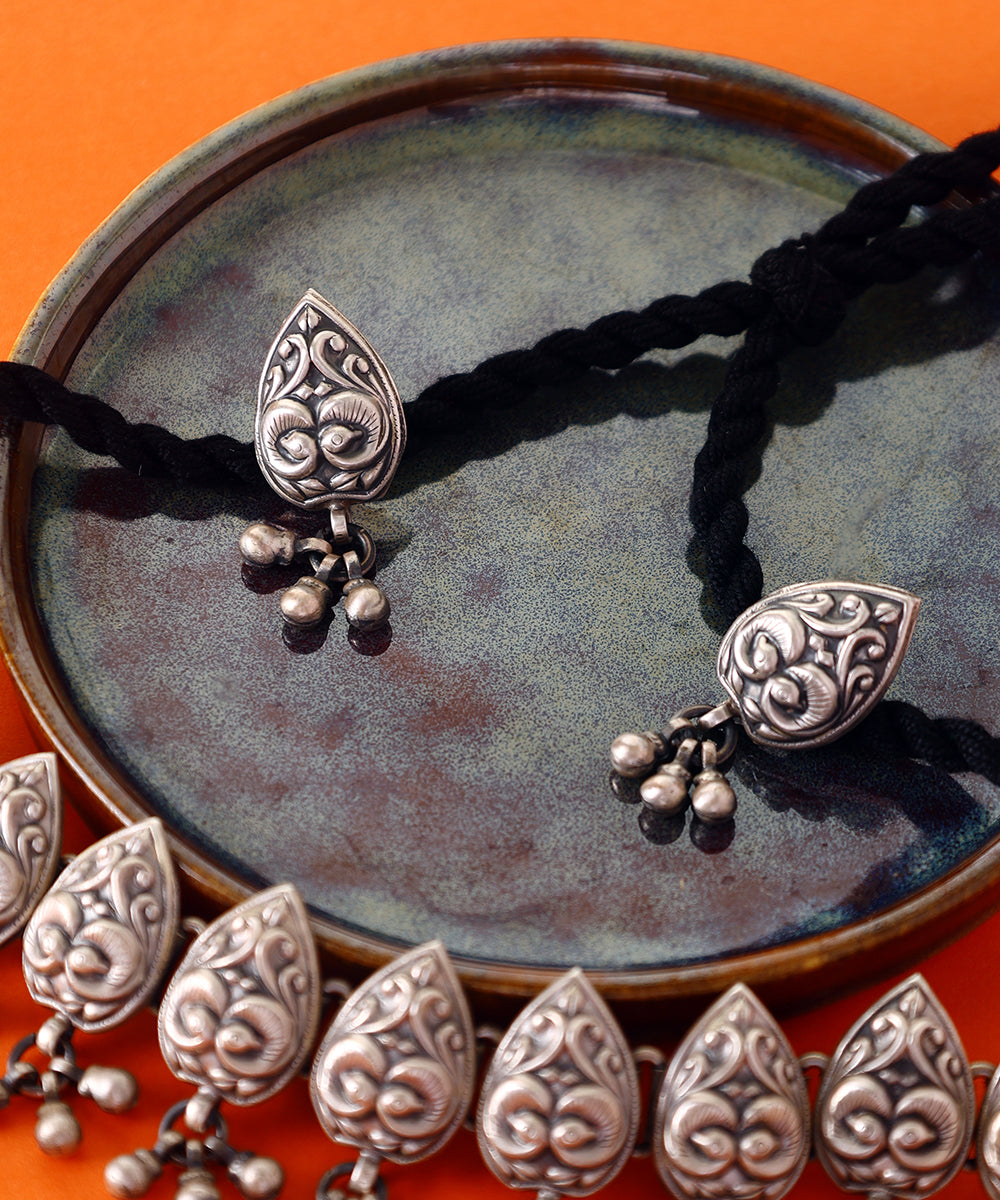 Vatika_Handcrafted_Pure_Silver_Choker_Set_With_Ghungroos_WeaverStory_02